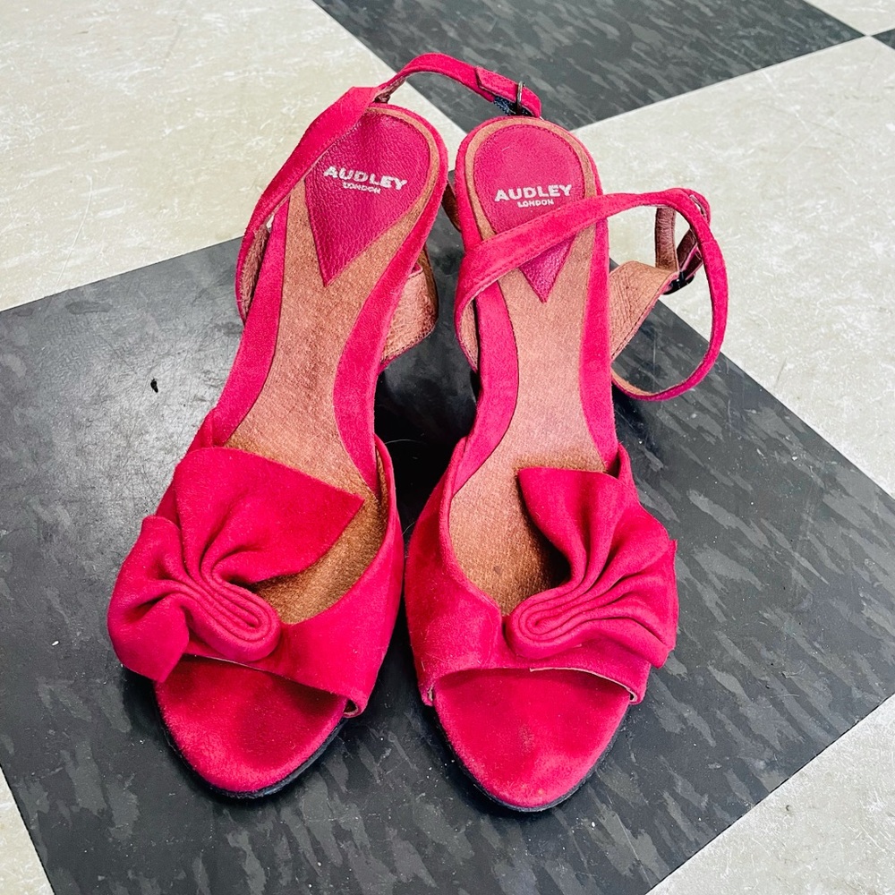 Spanish red suede pumps w/bow by Audley London